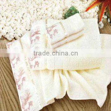 Towel With Lace photo-1