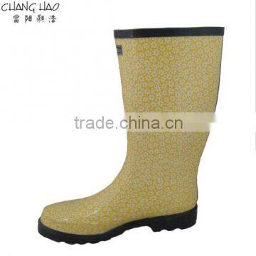 Rubber rain boot women fashion boot yellow fround has small flower printed