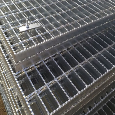 Hot Dipped Galvanized Steel Grating Used in Drainage Systems for Efficient Water Flow in Urban Infrastructure