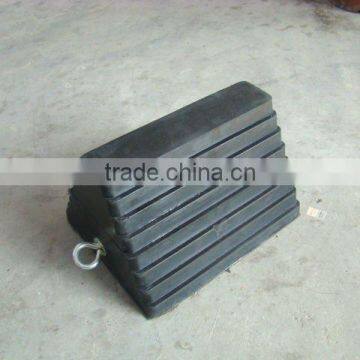 (FHK04) Rubber wheel chock for truck tyre