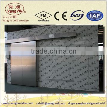 Cold storage room sliding service door