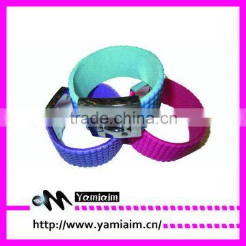 Cheap Rhinesone Crystal Bling Bracelet Supplier Custom Design