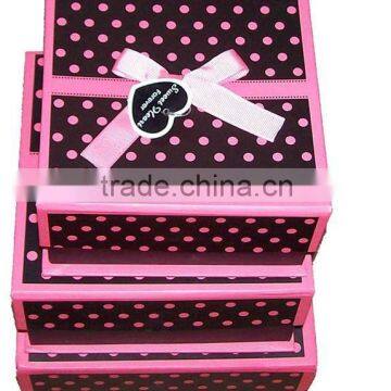 Pink-spot gift box