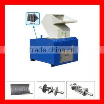 Plastic recycling crushing machine