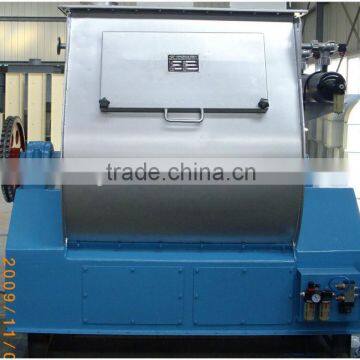 Single shaft double propeller poultry feed mixing machine