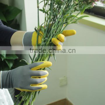 NMSAFETY 13 gauge nylon coated yellow latex Working gloves/ anti-slip gloves from China