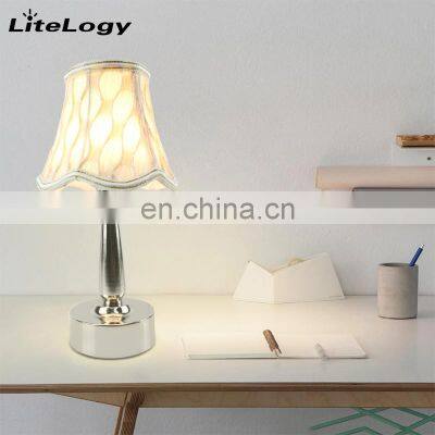Classic Style Cloth Art Shade Hotel Bedside Table Lamp Modern Iron Base Desk Lamp photo-3