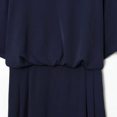 2025 Neue Mode, Eleganter Frauen-Midi-Kleid mit abgesetzten Schultern und Plissee