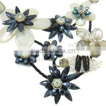 Vitrail Medium With Pearl & White Shell & Glass Seed Bead Crystal Necklace