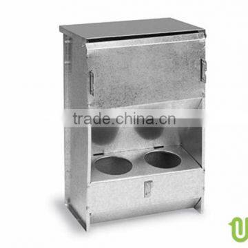 Hopper feeder with lid for partridges