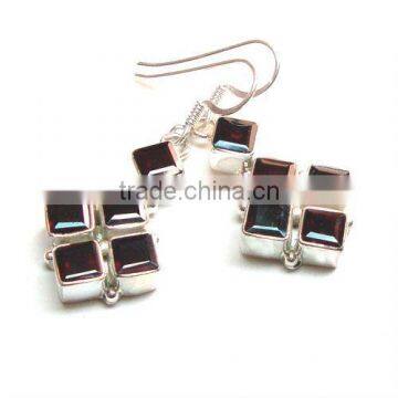 .925 Stelring Silver Red Garnet Gem Stone Earrings