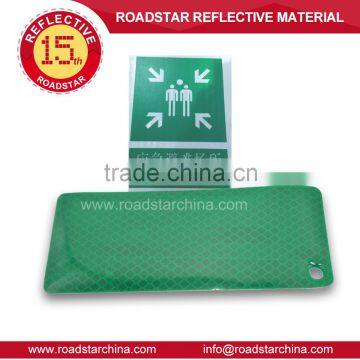 Micro prismatic reflective sheeting for road sign