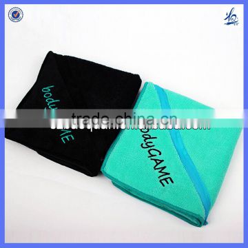 Microfiber waffle travel towel and gym towel with zipper pocket can be fitness towel