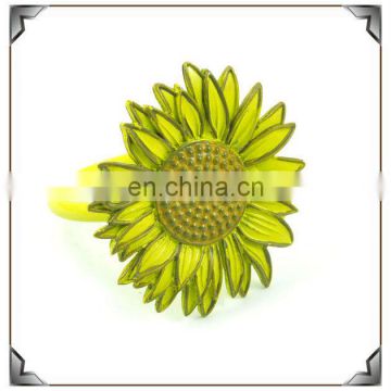 2014 newest zinc alloy powder coated sunflower shape napkin ring