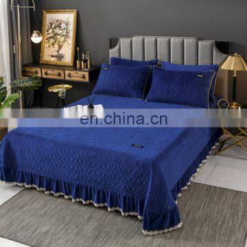 Wholesale Comforter Folded Soft Velvet Lightweight Coverlet For All Season Embroidery Quilt photo-6