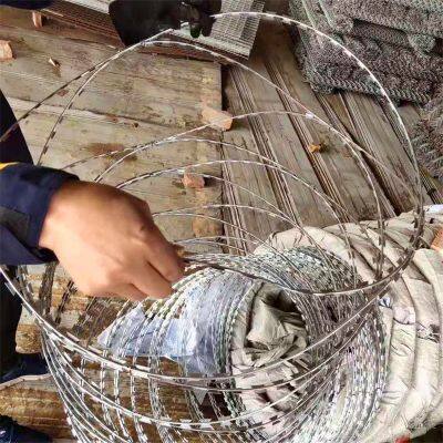 Diamond Green PVC Coated Chain Link Fence - Durable and Aesthetic Security Solution photo-4