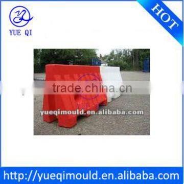 Sell rotational moulding plastic road barriers