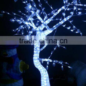 Crystal sculpture motif for christmas tree