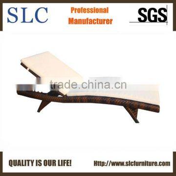 Folding Rattan Chaise Lounge (SC-B8936)