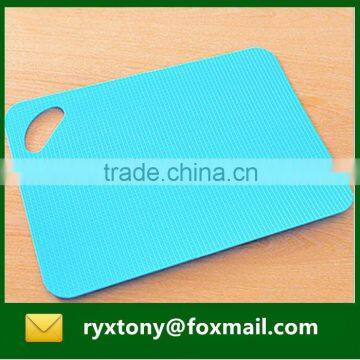 Non-Slip Colored Kitchenware Cutting Board