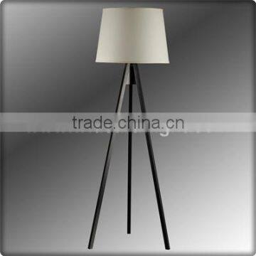 UL CUL Listed Painted Black Wooden Tripods Lamp With White Shade F20117