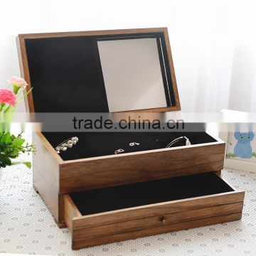 High quality lacquered wooden jewelry packaging box with black velvet