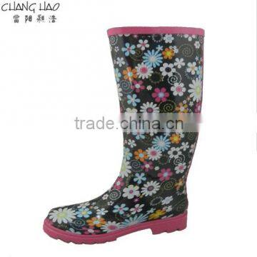 Rubber rain boot women fashion boot has black ground with flower printed