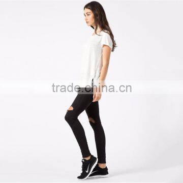 Embossed Logo T-shirt Plain White Round Neck T-shirt photo-4