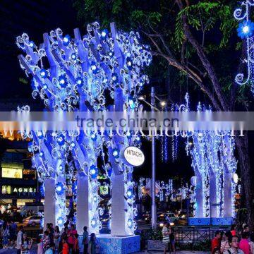 the adornment of the roadside tree leds light