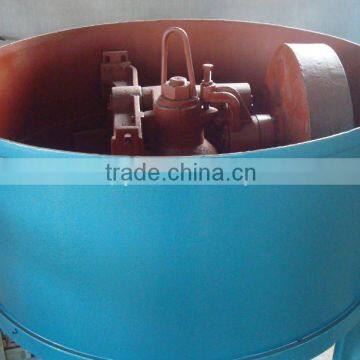 Rolling wheel sand mixer