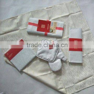 red golden thread glove set and silver glitter sunshine glitter glove set and pot holder