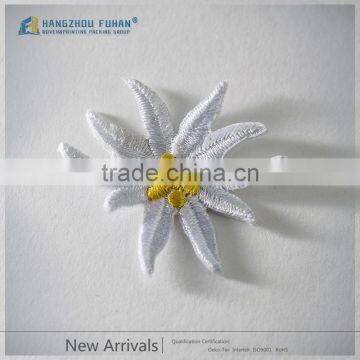 Fasionabel Small Flower Embroidery Design Labels photo-5