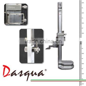 HEIGHT GAUGE WITH MAGNIFYING GLASS