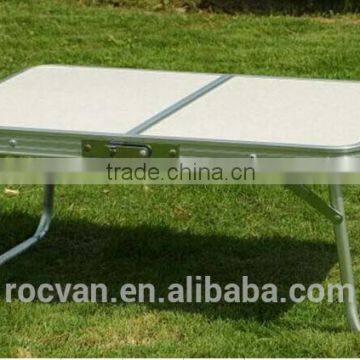 Folding table