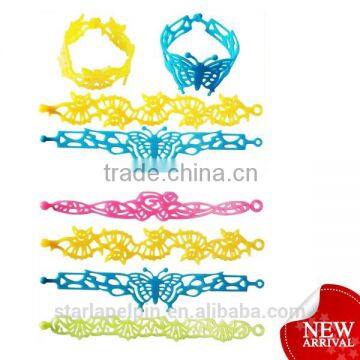 Wholesale China Custom Cheap Carved Hollow Silicone Bracelet