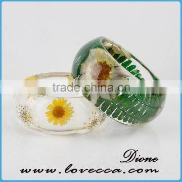 2017 Europe Design Wide Clear Pressed Resin Flower Bangle Bracelet