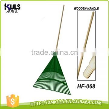 30T plastic leaf rake with long foam grip hardwood handle