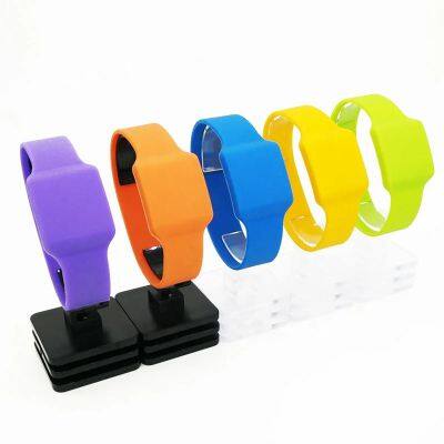High Quality RFID Smart NFC Silicone Wristbrand Waterproof RFID Wristband photo-3
