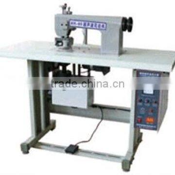 Ultrasonic lace making machine