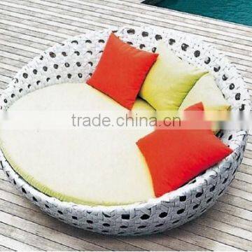 Round Outdoor Furniture Double Wicker Woven Poly Resin Rattan Bed photo-2