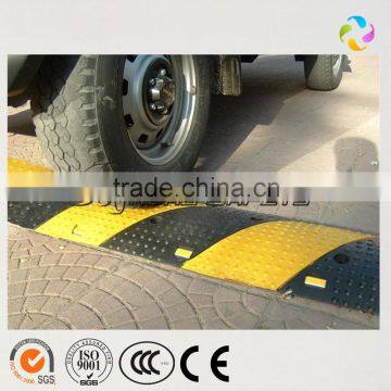 Yellow and black color durable rubber speed hump for road warning