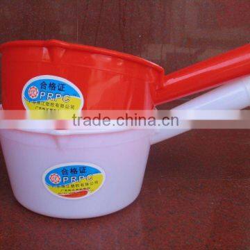 PE plastic ladle with leaky