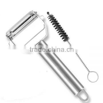 Vegetable Peeler with Cleaning Brush