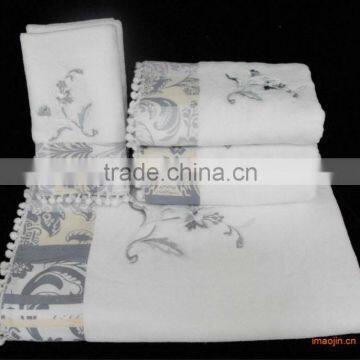 bath towels woven with bamboo and cotton fabric