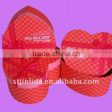 Heart-shaped paper gift box
