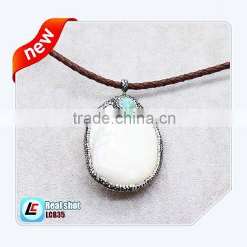 choker leather necklace with beautiful glossy shell for women