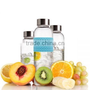 Wholesale anti-skidding heat resistant glass water bottle with silicone sleeve/cup holder