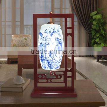 Jingdezhen handmade blue and white ceramic wood base table lamp