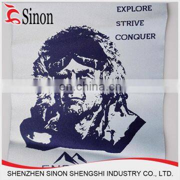 custom new fashion exquisite deobssed/debossed main logo woven labesl rubber label