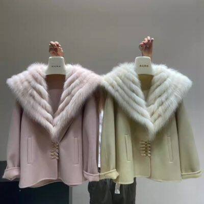 Chaqueta de tweed de lana de doble cara femenina con cuello de piel de zorro desmontable en color azul marino y abrigo de piel con un toque de alta gama, nueva para el invierno de 2024 photo-2